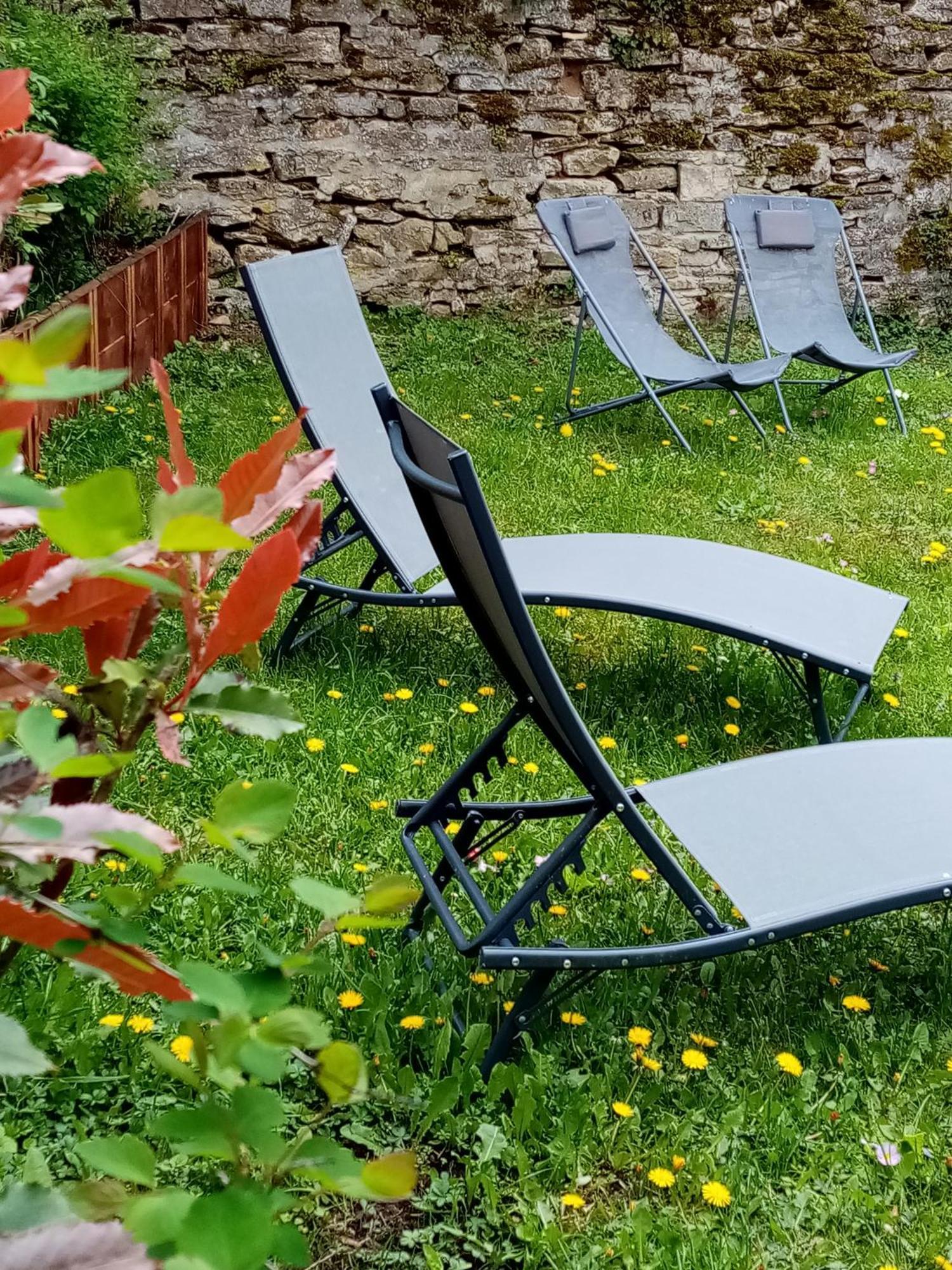 Gite Les 27 Roses Et Plus Chatel-Censoir Luaran gambar